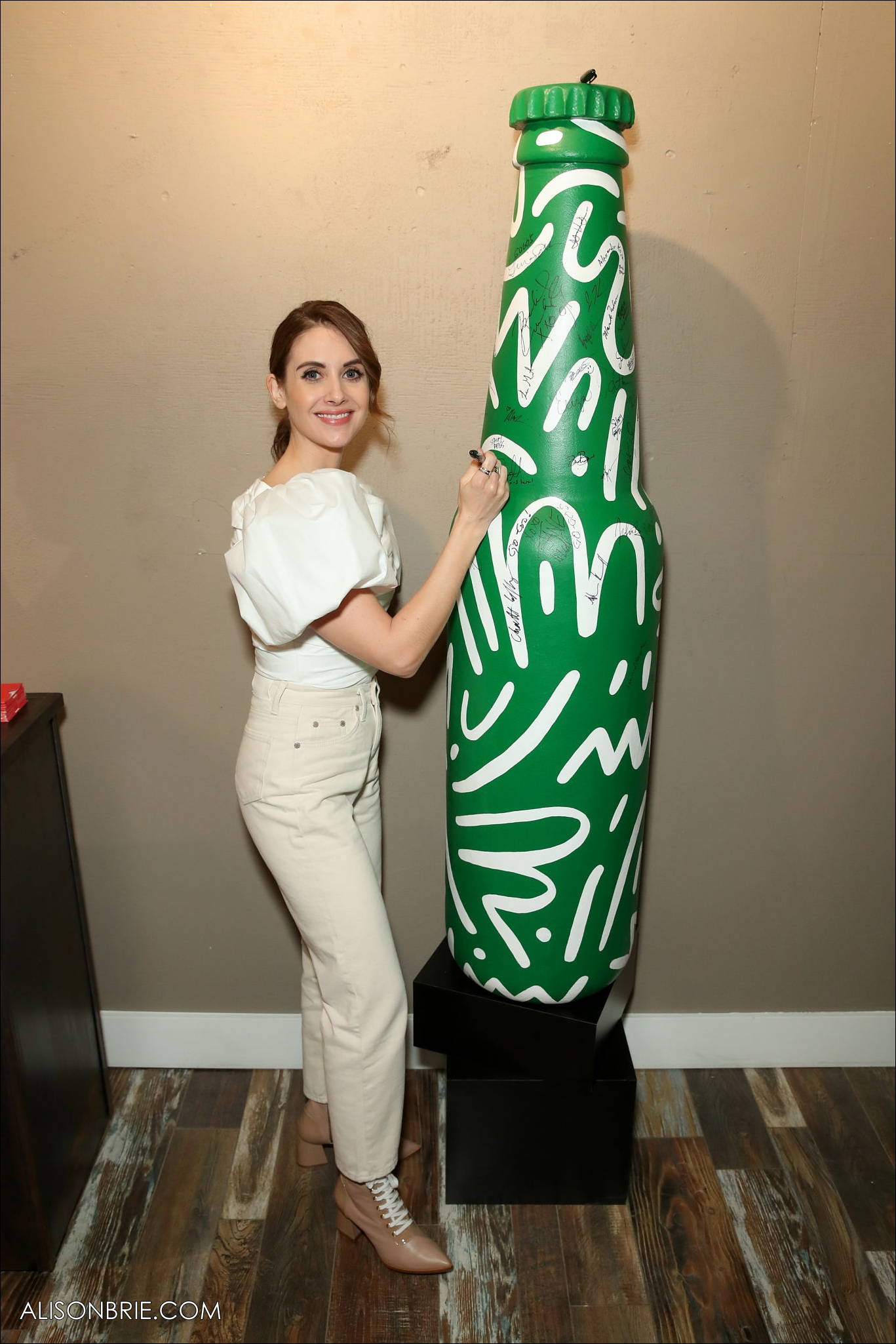 HQ_001.jpg HQ_001.jpg